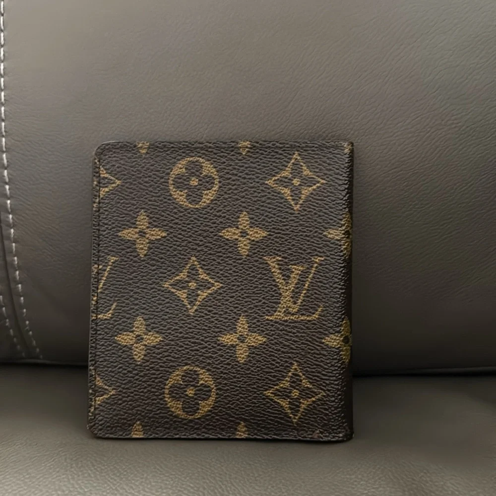 Louis Vuitton Monogram bifold wallet.FREE SHIPPING! - Picture 2 of 7